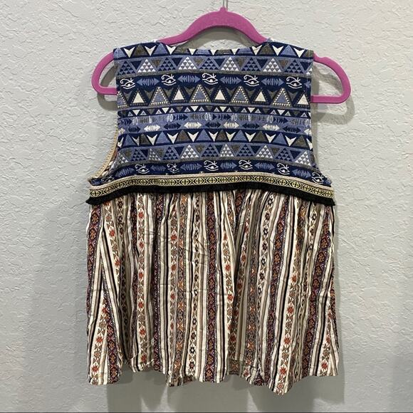 Umgee tie front vest Size Large BOHO - Picture 3 of 10